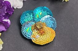 Broszka autorska kwiatek Bratek Fiołek haftowana cekinamy i koralikami Handmade