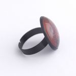 Duży pierścionek z kosmosem, czerwony - Średnica szklanego oczka - 20 mm.