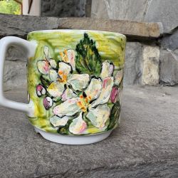 Porcelanowy kubek ręcznie malowany Kwitnąca jabłoń