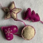 Dekoracja świąteczna z filcu z ozdobnym haftem - wzór 002 - Ozdoby świąteczne - szary melanż/purpura
