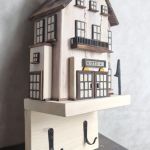 Drewniany domek- zawieszka na klucze, drobiazgi - 