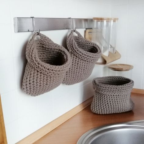 Szydełkowy kosz , wiszący ze sznurka,różne rozmiary.