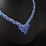 Niebieski Naszyjnik w Literę V z Kryształków - Koralikowy naszyjnik