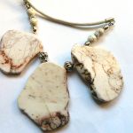 Surowe duże plastry howlitu, okazały naszyjnik - 