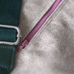 Beżowa prosta kopertówka z weluru - 