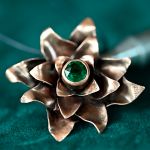 Wisior Szmaragdowy rozkwit - wisior widok z dołu