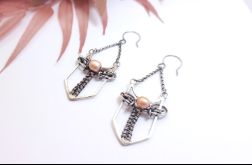 Srebrne kolczyki z różową perłą | Eleganckie kolczyki z motywem miecza