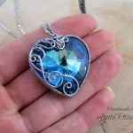 Wisiorek Swarovski Bermuda Blue wire wrapping - Wykonay ręcznie technika wire wrapping