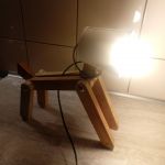 Pies lampa drewniana - Bok 2