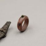 Mahoniowy pierścionek z peridotem - pierścionek z peridotem