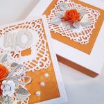 Kartka ROCZNICA ŚLUBU pomarańczowo-srebrna - Kartka na roznicę ślubu z pomarańczowo-białymi różyczkami