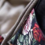 Plecak worek z kieszeniami w kwiaty czarny - 