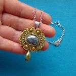 Naszyjnik-wisior Zieleń, beż, złoto - 