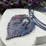 Jesienny komplet biżuterii z kryształami w odcieniach srebra - wisiorek liść
