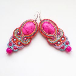 kolczyki z Howlitem różowym