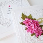 Kartka ŚLUBNA z różowymi kwiatami - Biało-różowa kartka na ślub w pudełku