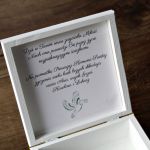 Eleganckie Pudełko na pamiątkę I Komunii - Pudełko na pamiątkę pierwszej komunii świętej elegancka pamiątka komunijna, komunia, personalizowane pudełko na komunię