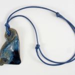 Niebieski wisior ceramiczny - biżuteria ręcznie robiona,  oryginalna biżuteria, biżuteria boho, unikatowa biżuteria handmade,