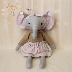 Słonik Elza w sweterku i spódniczce z opaską