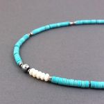 Naszyjnik z białym koralem. - Naszyjnik z białym koralem.