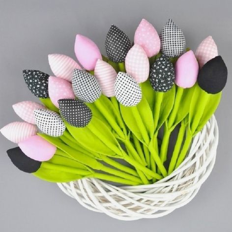 Tulipany szyte, różowo czarne