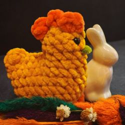 Kurka szydełkowa handmade maskotka dekoracja wielkanocna 12 cm