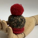 Ozdoba na choinkę, mini-czapeczka, zielona - Ozdoba na choinkę, mini-czapeczka, zielono-czerwona