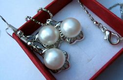 Delikatny zestaw biżuterii z perłami