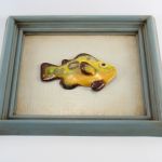Dekoracja ceramiczna rybka w ramie - obraz z rybą ceramiczną
