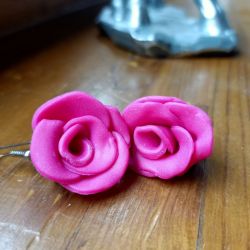Kolczyki wiszące w kształcie różowej róży