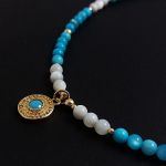 Naszyjnik biało niebieski. - Naszyjnik biało niebieski.