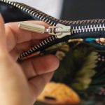 Kopertówka welurowa handmade ciemne kolory torebka w kwiaty - 