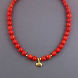 Naszyjnik z muszelką.