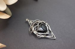 Srebrny wisiorek z czarnym onyksem w kształcie serca