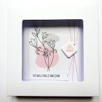 Subtelna kartka na urodziny minimalistyczna  - Pastelowa kartka urodzinowa w pudełku