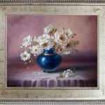Białe Róże w niebieskim Wazonie, obraz olejny ręcznie malowany - na prezent