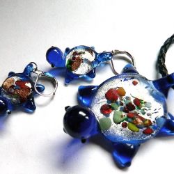 Kobaltowe szkło weneckie, wisiorek i kolczyki z żółwiami