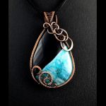 Miedziany wisior z agatem czarno niebieski - Pendant with druzy Agate, gift for her, gift for mom, patinated copper wire, gift for sister, gift for daughter, with 55 cm leather strap