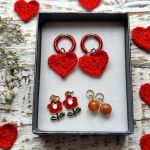 Kolczyki z wymiennymi zawieszkami – czerwone serduszka - 