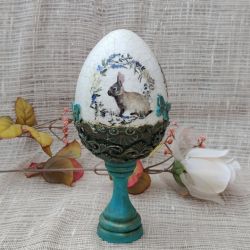 Pisanka dekoracyjna Leśny Zajączek na postumencie