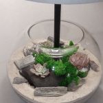 Lampa stołowa w szklanym słoju - Układ roślin i kamieni