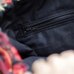 Czarny żakardowy workoplecak z kieszeniami w kwiaty - 