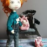 Personalizowana lalka tekstylna - Ruda lalka z plecakiem