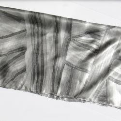 Apaszka minimalistyczna jedwabna czarno-szaro pasiasta malowana