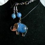 Niebieski sodalit, wisiorek ze słoniem i kolczyki, komplet biżuterii - 