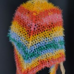 Chusta w kolorach tęczy z długim włosem