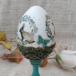 Pisanka dekoracyjna Leśny Zajączek na postumencie - 3