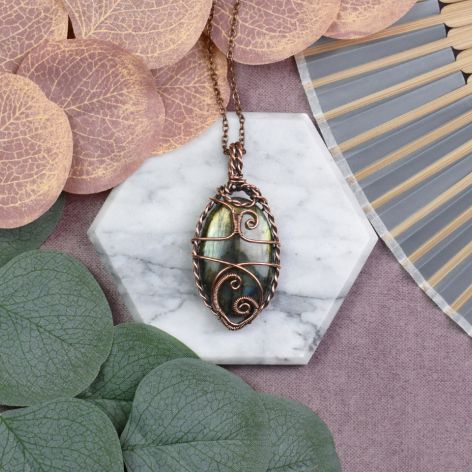 Miedziany wisiorek wire wrapping z labradorytem #537