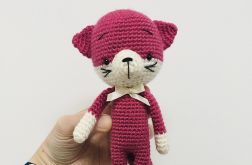 Różowy kot kotek maskotka szydełkowa