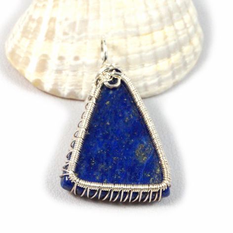 Srebrny wisior z kaboszonem lapisem